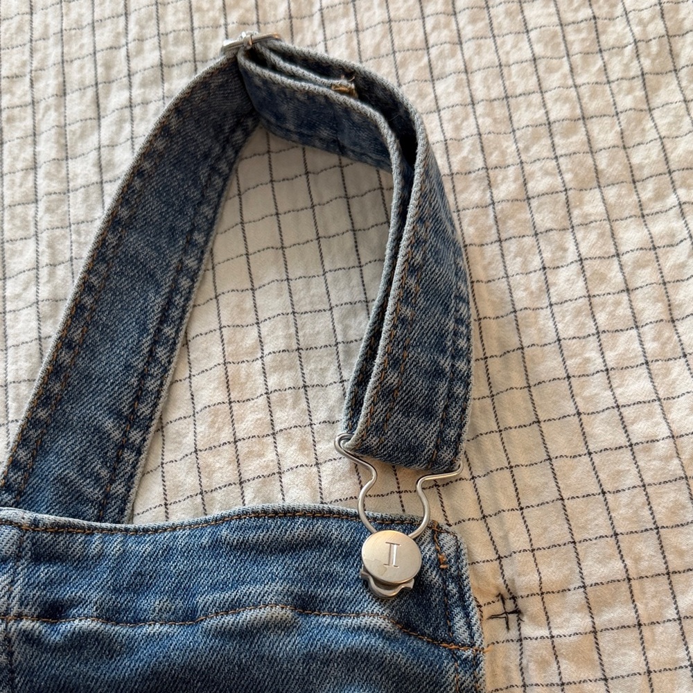 Light Blue Denim Short Maternity Overalls with Front Bib Pocket- Isabel - Picture 5 of 15